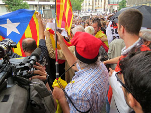 Concentraci&oacute; de rebuig de la sent&egrave;ncia davant la seu de la Generalitat a Girona