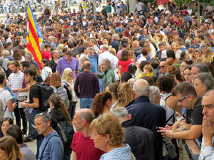 Concentraci&oacute; de rebuig de la sent&egrave;ncia davant la seu de la Generalitat a Girona