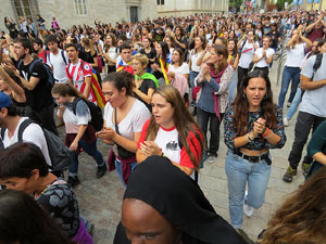 Concentraci&oacute; de rebuig de la sent&egrave;ncia davant la seu de la Generalitat a Girona