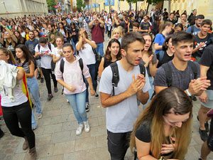 Concentraci&oacute; de rebuig de la sent&egrave;ncia davant la seu de la Generalitat a Girona