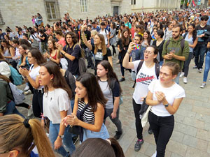 Concentraci&oacute; de rebuig de la sent&egrave;ncia davant la seu de la Generalitat a Girona