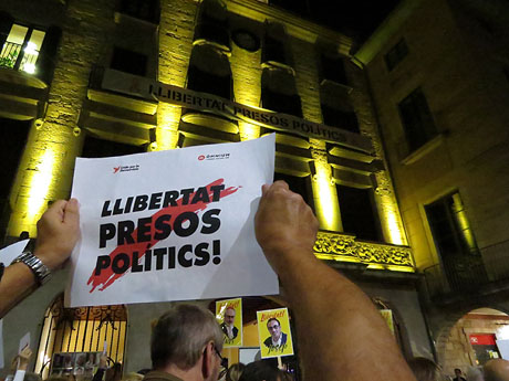 Concentració per la llibertat dels presos polítics a la plaça del Vi