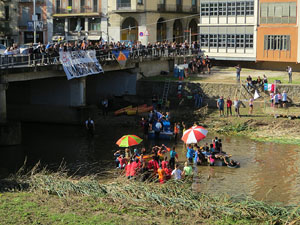 Fires 2019. 8a. Baixada d'Andr&ograve;mines pel riu Onyar del segle XXI