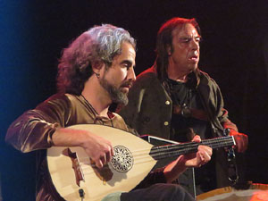 Fires 2019. Actuaci&oacute; de Els Berros de la Cort a la pla&ccedil;a de Sant Feliu