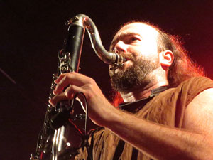 Fires 2019. Actuaci&oacute; de Els Berros de la Cort a la pla&ccedil;a de Sant Feliu