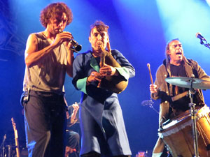 Fires 2019. Actuaci&oacute; de Els Berros de la Cort a la pla&ccedil;a de Sant Feliu