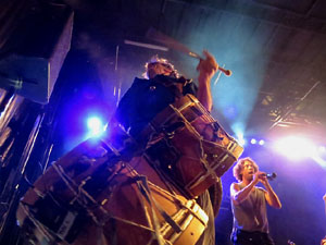 Fires 2019. Actuaci&oacute; de Els Berros de la Cort a la pla&ccedil;a de Sant Feliu