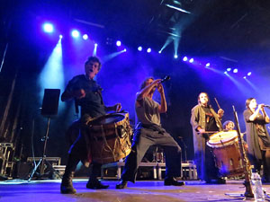 Fires 2019. Actuaci&oacute; de Els Berros de la Cort a la pla&ccedil;a de Sant Feliu