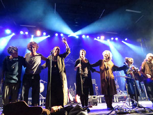 Fires 2019. Actuaci&oacute; de Els Berros de la Cort a la pla&ccedil;a de Sant Feliu