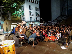 Fires 2019. Actuaci&oacute; de Els Berros de la Cort a la pla&ccedil;a de Sant Feliu