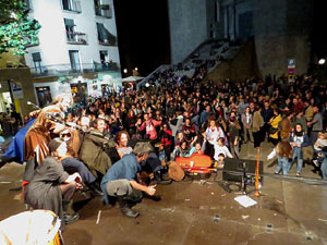 Fires 2019. Actuaci&oacute; de Els Berros de la Cort a la pla&ccedil;a de Sant Feliu