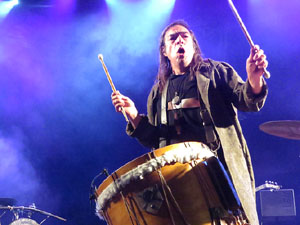 Fires 2019. Actuaci&oacute; de Els Berros de la Cort a la pla&ccedil;a de Sant Feliu