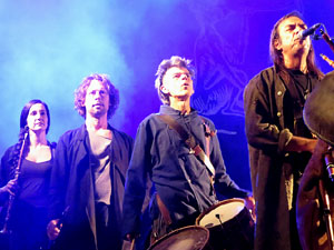 Fires 2019. Actuaci&oacute; de Els Berros de la Cort a la pla&ccedil;a de Sant Feliu