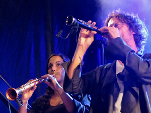 Fires 2019. Actuaci&oacute; de Els Berros de la Cort a la pla&ccedil;a de Sant Feliu