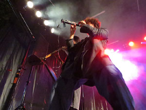 Fires 2019. Actuaci&oacute; de Els Berros de la Cort a la pla&ccedil;a de Sant Feliu