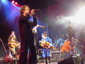 Fires 2019. Actuaci&oacute; de Els Berros de la Cort a la pla&ccedil;a de Sant Feliu