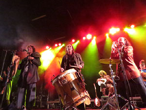 Fires 2019. Actuaci&oacute; de Els Berros de la Cort a la pla&ccedil;a de Sant Feliu