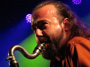 Fires 2019. Actuaci&oacute; de Els Berros de la Cort a la pla&ccedil;a de Sant Feliu