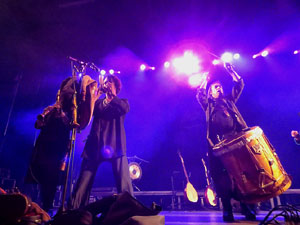 Fires 2019. Actuaci&oacute; de Els Berros de la Cort a la pla&ccedil;a de Sant Feliu