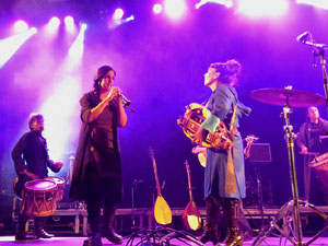 Fires 2019. Actuaci&oacute; de Els Berros de la Cort a la pla&ccedil;a de Sant Feliu