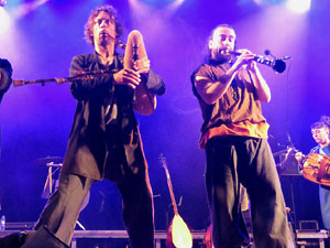 Fires 2019. Actuaci&oacute; de Els Berros de la Cort a la pla&ccedil;a de Sant Feliu