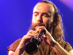 Fires 2019. Actuaci&oacute; de Els Berros de la Cort a la pla&ccedil;a de Sant Feliu