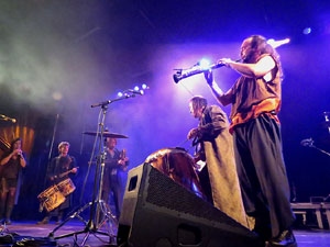 Fires 2019. Actuaci&oacute; de Els Berros de la Cort a la pla&ccedil;a de Sant Feliu