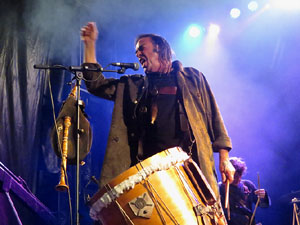 Fires 2019. Actuaci&oacute; de Els Berros de la Cort a la pla&ccedil;a de Sant Feliu