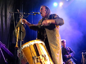 Fires 2019. Actuaci&oacute; de Els Berros de la Cort a la pla&ccedil;a de Sant Feliu