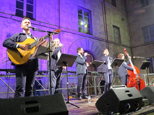 Fires 2019. Tradicional cantada d'havaneres a les escales de la Catedral pel grup Terra Endins