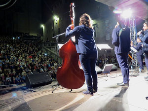 Fires 2019. Tradicional cantada d'havaneres a les escales de la Catedral pel grup Terra Endins