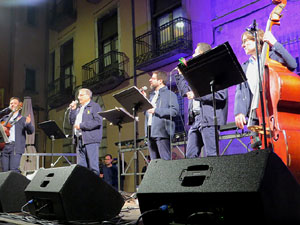 Fires 2019. Tradicional cantada d'havaneres a les escales de la Catedral pel grup Terra Endins
