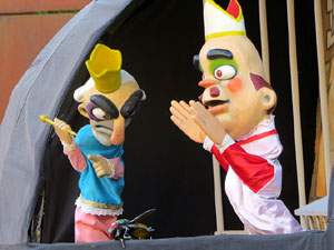 Fires 2019. Passejada de Fires de la Mula Baba i representació de titelles