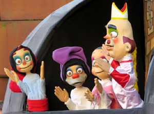 Fires 2019. Passejada de Fires de la Mula Baba i representació de titelles