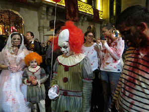 Fires 2019. 8a. Zombie Walk de Girona dins el festival Acocollona't