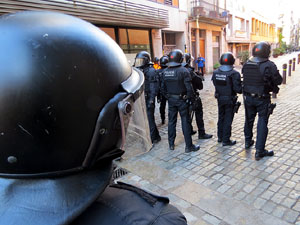 Manifestaci&oacute; antifeixista a la pla&ccedil;a de l'U d'octubre contra la convocat&ograve;ria de SCC de celebraci&oacute; de la Constituci&oacute; espanyola