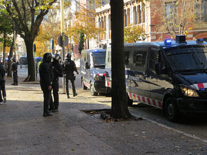 Manifestaci&oacute; antifeixista a la pla&ccedil;a de l'U d'octubre contra la convocat&ograve;ria de SCC de celebraci&oacute; de la Constituci&oacute; espanyola