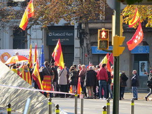 Manifestaci&oacute; antifeixista a la pla&ccedil;a de l'U d'octubre contra la convocat&ograve;ria de SCC de celebraci&oacute; de la Constituci&oacute; espanyola