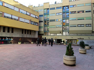 Manifestaci&oacute; antifeixista a la pla&ccedil;a de l'U d'octubre contra la convocat&ograve;ria de SCC de celebraci&oacute; de la Constituci&oacute; espanyola