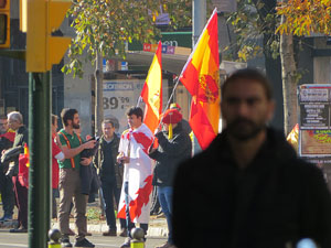 Manifestaci&oacute; antifeixista a la pla&ccedil;a de l'U d'octubre contra la convocat&ograve;ria de SCC de celebraci&oacute; de la Constituci&oacute; espanyola
