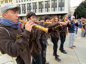Sortida de la columna de la Marxa per la Llibertat des de la plaça de l'1 d'octubre de 2017 de Girona