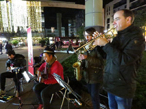 Nadal 2019 a Girona. Girona Christmas Swing amb Pau Morales & Ricard Figueres, a la pla&ccedil;a Miquel Santal&oacute;