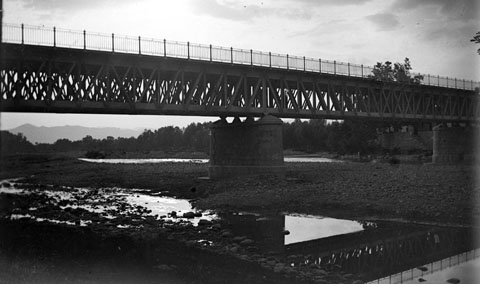 El pont de la Barca sobre el riu Ter. 1902