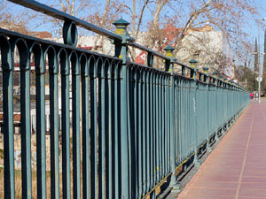 El pont de la Barca sobre el riu Ter constru&iuml;t el 1902