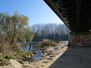 El pont de la Barca sobre el riu Ter constru&iuml;t el 1902