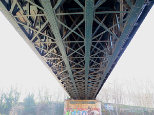 El pont de la Barca sobre el riu Ter constru&iuml;t el 1902