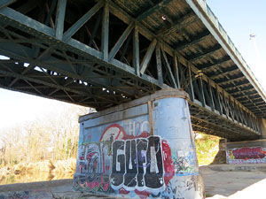 El pont de la Barca sobre el riu Ter constru&iuml;t el 1902