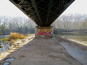 El pont de la Barca sobre el riu Ter constru&iuml;t el 1902