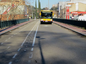 El pont de la Barca sobre el riu Ter constru&iuml;t el 1902