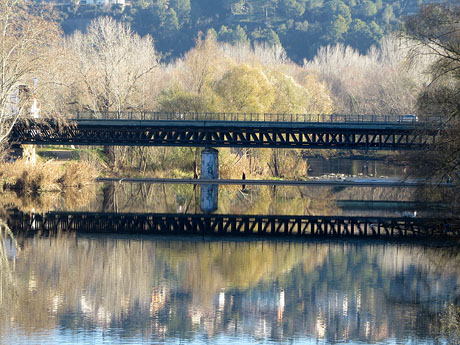 El pont de la Barca sobre el riu Ter construït el 1902